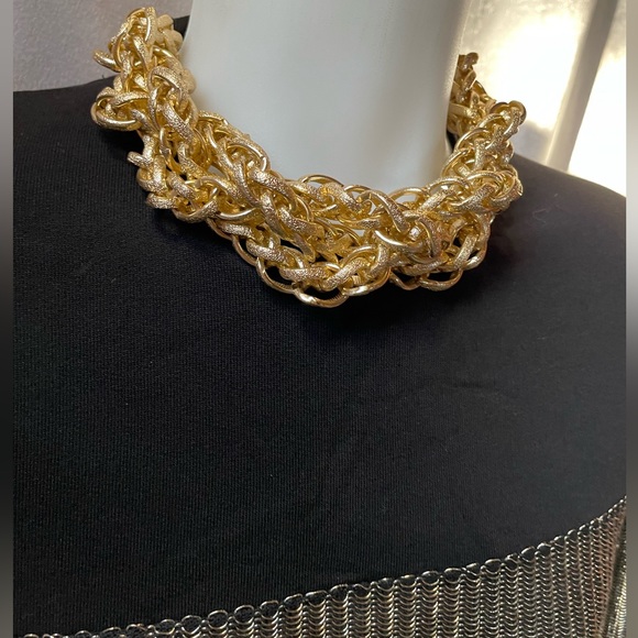 Gold chain choker necklace. - Picture 3 of 10